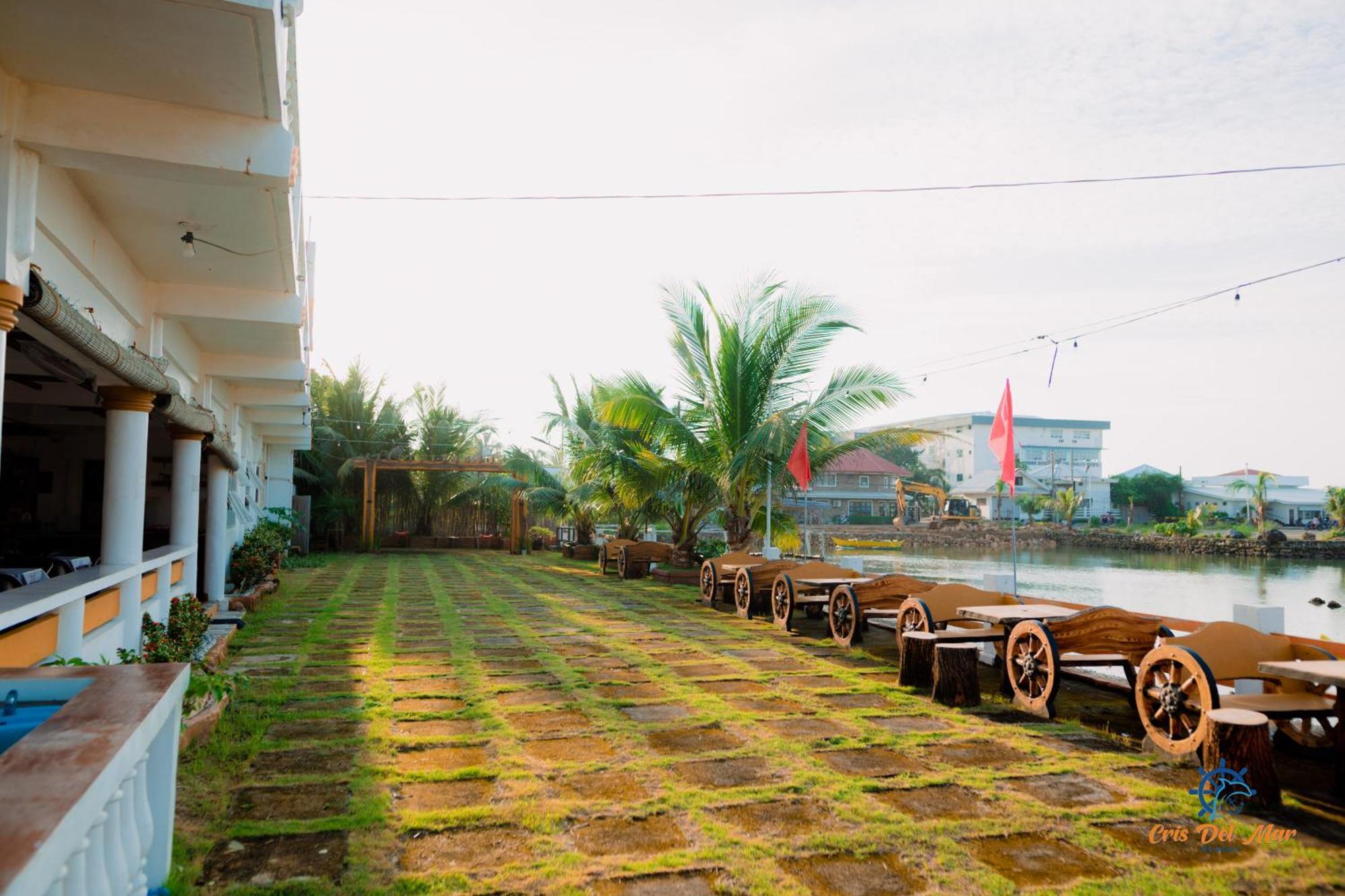 Cris Del Mar Resort Bolinao Exterior photo