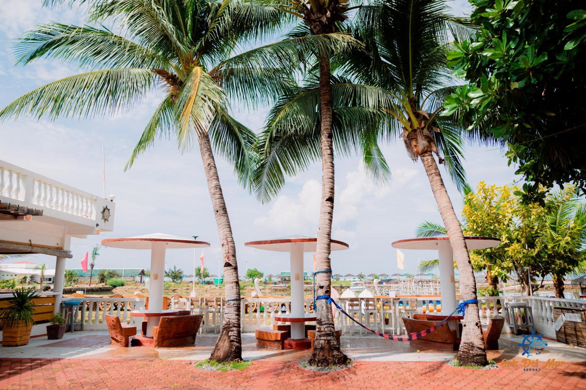 Cris Del Mar Resort Bolinao Exterior photo